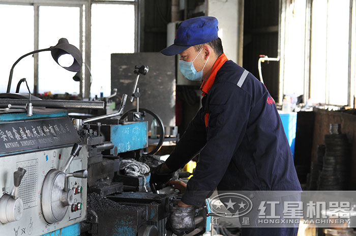 紅星機器專業(yè)技術(shù)人員現(xiàn)場作業(yè) 紅星機器專業(yè)技術(shù)人員現(xiàn)場作業(yè)