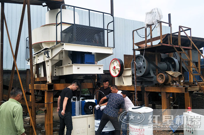 中型制砂機加工現(xiàn)場展示 中型制砂機加工現(xiàn)場展示