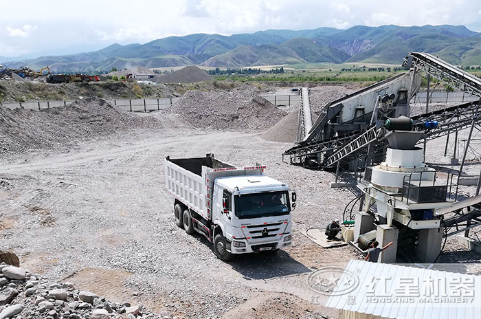 紅星石頭制砂生產(chǎn)線作業(yè)現(xiàn)場(chǎng)