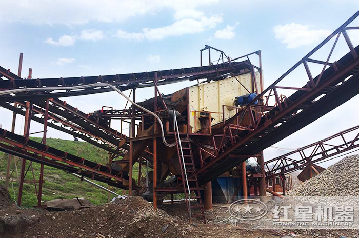 鵝卵石制砂加工現(xiàn)場 鵝卵石制砂加工現(xiàn)場