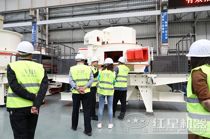 用戶來廠近距離了解打砂機(jī)設(shè)備 用戶來廠近距離了解打砂機(jī)設(shè)備