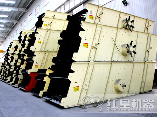 振動(dòng)篩生產(chǎn)車(chē)間 振動(dòng)篩生產(chǎn)車(chē)間