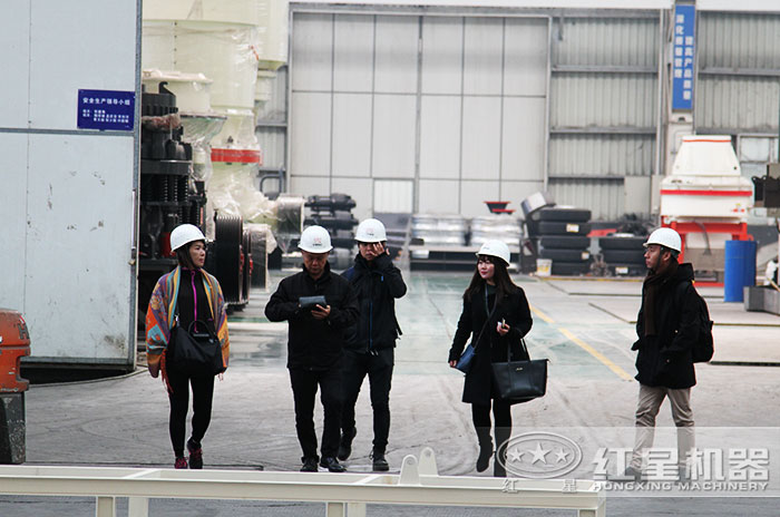 客戶到紅星機(jī)器廠區(qū)考察設(shè)備 客戶到紅星機(jī)器廠區(qū)考察設(shè)備