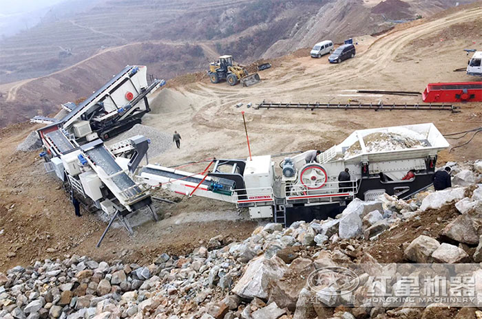 移動式大型石頭破碎機加工現(xiàn)場 移動式大型石頭破碎機加工現(xiàn)場