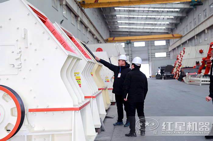 客戶來紅星廠區(qū)多面了解大型號錘破機 客戶來紅星廠區(qū)多面了解大型號錘破機