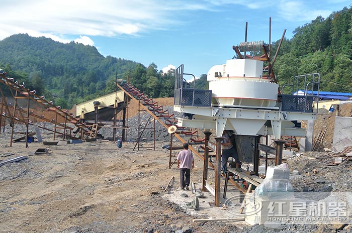 紅星用戶石頭制砂機(jī)作業(yè)現(xiàn)場 紅星用戶石頭制砂機(jī)作業(yè)現(xiàn)場