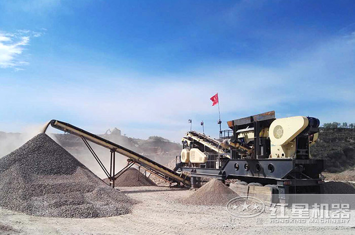 配備了車載移動磕石機的施工現(xiàn)場 配備了車載移動磕石機的施工現(xiàn)場