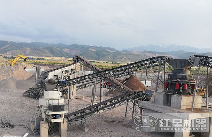 搭配圓錐的機制砂生產(chǎn)現(xiàn)場 搭配圓錐的機制砂生產(chǎn)現(xiàn)場