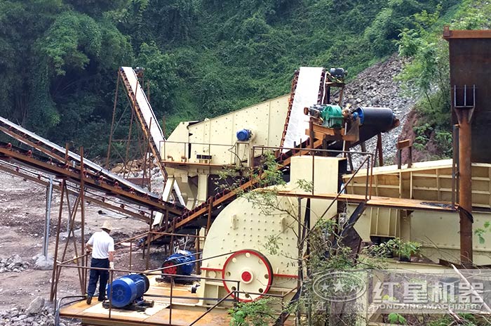 紅星PCZ型重錘式破碎機環(huán)保作業(yè)現場