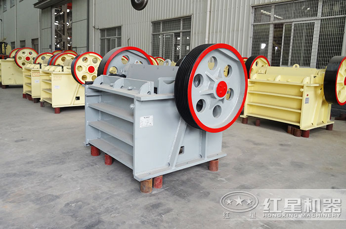 顎式細(xì)碎機(jī)設(shè)備生產(chǎn)車(chē)間 顎式細(xì)碎機(jī)設(shè)備生產(chǎn)車(chē)間