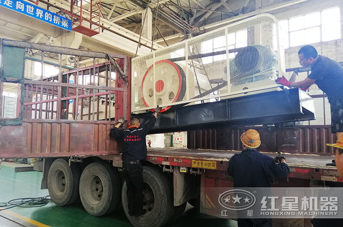 輥式破碎機發(fā)貨現(xiàn)場 輥式破碎機發(fā)貨現(xiàn)場