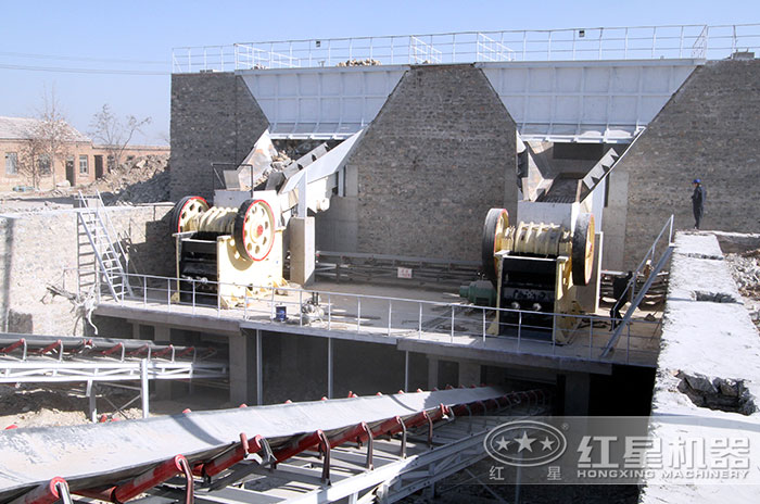 顎式破碎機(jī)施工現(xiàn)場(chǎng) 顎式破碎機(jī)施工現(xiàn)場(chǎng)