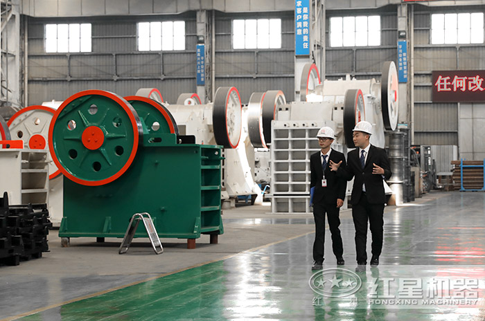 粗鄂破碎機(jī)專業(yè)人員介紹圖 粗鄂破碎機(jī)專業(yè)人員介紹圖