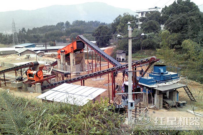 紅星江蘇客戶固定式河卵石制砂機(jī)作業(yè)現(xiàn)場