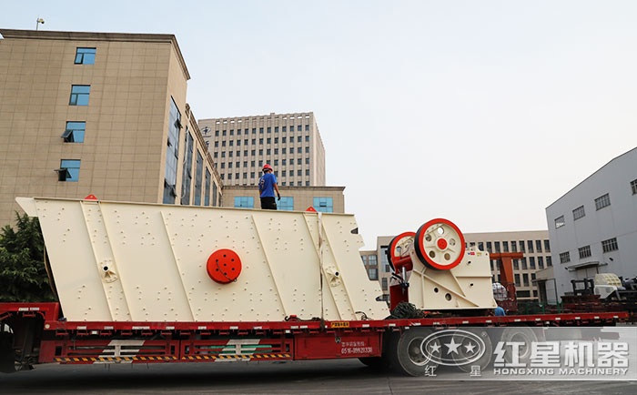 顎式破碎機(jī)發(fā)貨現(xiàn)場(chǎng)