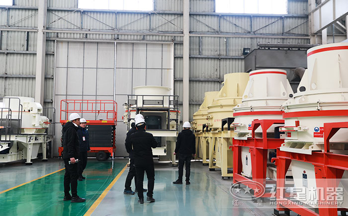 客戶到紅星機(jī)器廠區(qū)參觀考察制砂設(shè)備 客戶到紅星機(jī)器廠區(qū)參觀考察制砂設(shè)備