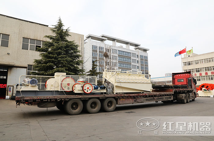 對(duì)輥式碎石機(jī)械發(fā)往河北