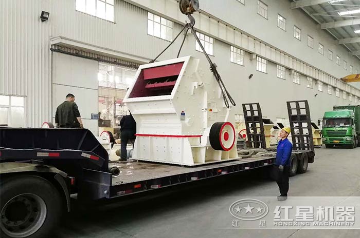 反擊式破碎機廠區(qū)發(fā)貨 反擊式破碎機廠區(qū)發(fā)貨