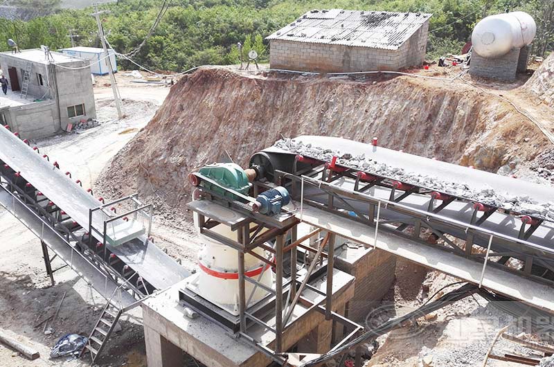 破碎生產(chǎn)現(xiàn)場(chǎng) 破碎生產(chǎn)現(xiàn)場(chǎng)