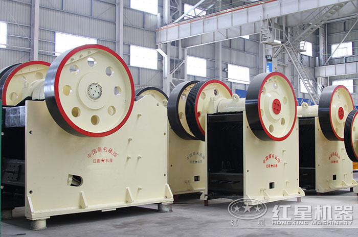 傳統(tǒng)顎式破碎機(jī) 傳統(tǒng)顎式破碎機(jī)