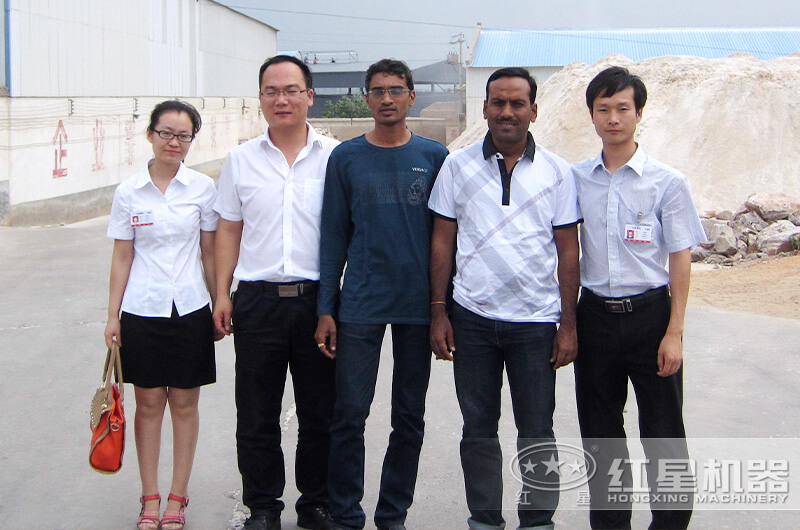 紅星與國(guó)外合作用戶合影留念 紅星與國(guó)外合作用戶合影留念