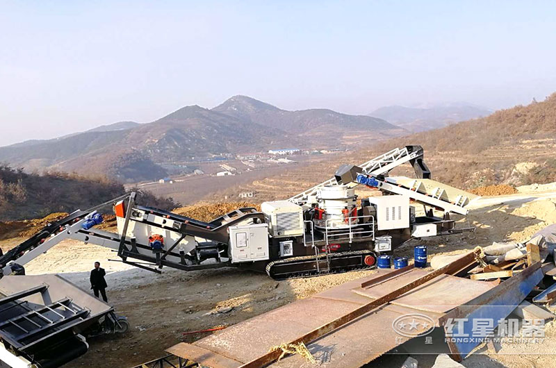 移動(dòng)式圓錐破碎生產(chǎn)現(xiàn)場(chǎng) 移動(dòng)式圓錐破碎生產(chǎn)現(xiàn)場(chǎng)