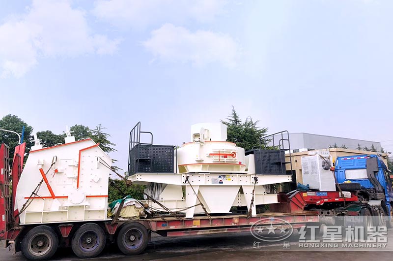 成套破碎制砂設(shè)備發(fā)貨現(xiàn)場(chǎng) 成套破碎制砂設(shè)備發(fā)貨現(xiàn)場(chǎng)