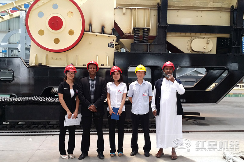 與國(guó)外合作用戶合影留念 與國(guó)外合作用戶合影留念