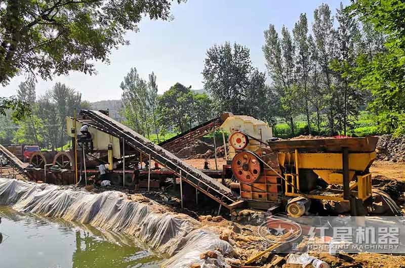 細碎機制砂現(xiàn)場 細碎機制砂現(xiàn)場