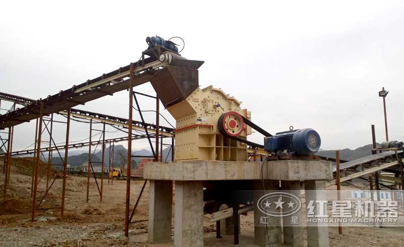 細(xì)碎制砂機(jī)現(xiàn)場(chǎng) 細(xì)碎制砂機(jī)現(xiàn)場(chǎng)