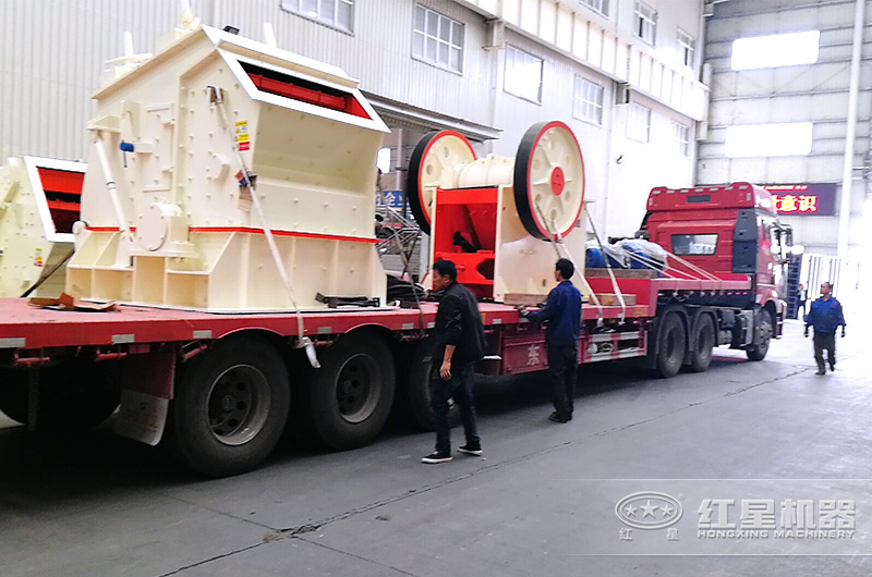 全套破碎設(shè)備發(fā)貨現(xiàn)場 全套破碎設(shè)備發(fā)貨現(xiàn)場