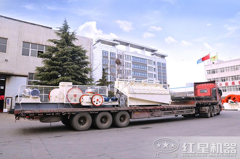 對(duì)輥式破碎機(jī)發(fā)貨現(xiàn)場(chǎng) 對(duì)輥式破碎機(jī)發(fā)貨現(xiàn)場(chǎng)