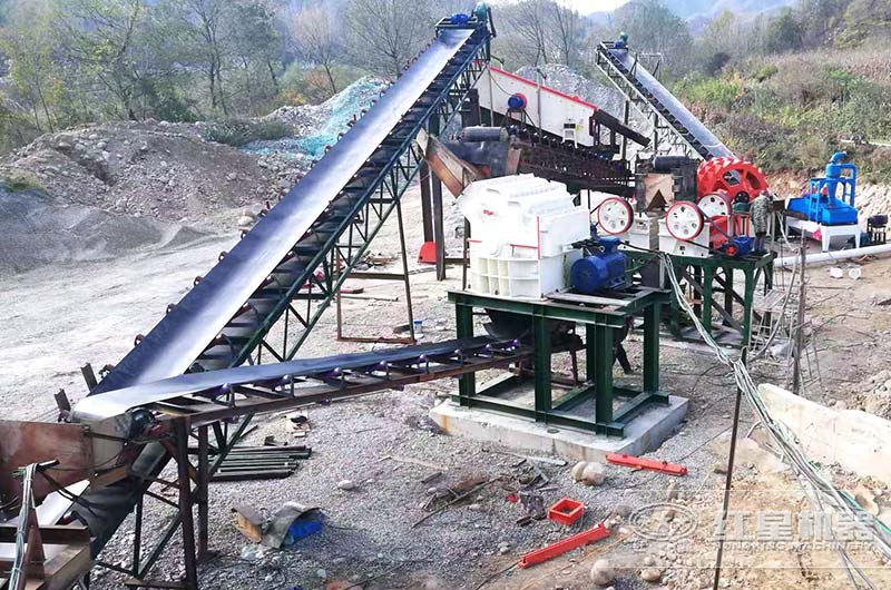 建筑垃圾破碎生產線安裝現(xiàn)場