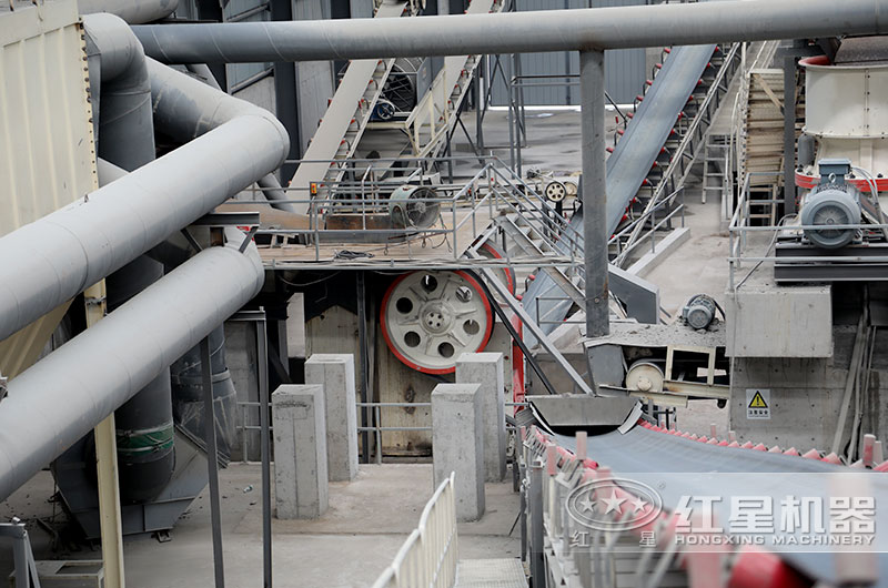 顎式破碎機(jī)破碎現(xiàn)場(chǎng)圖 顎式破碎機(jī)破碎現(xiàn)場(chǎng)圖