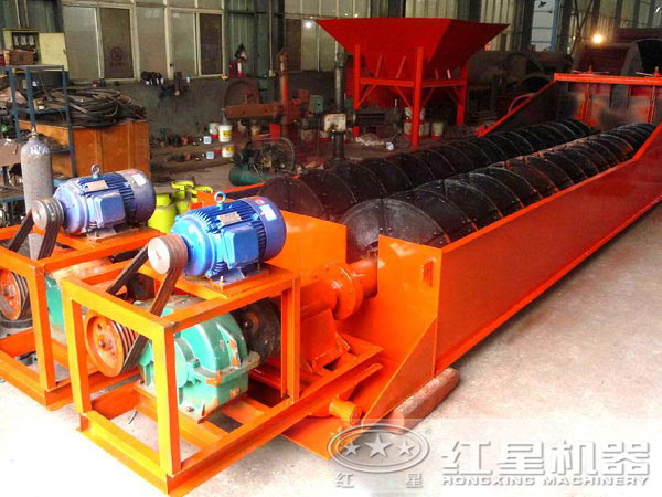 單螺旋洗砂機(jī)設(shè)備實(shí)拍 單螺旋洗砂機(jī)設(shè)備實(shí)拍