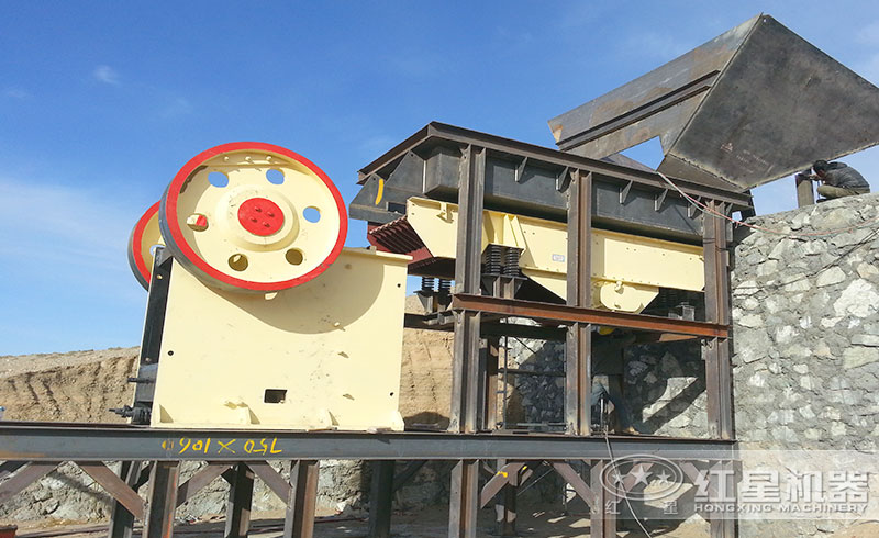 細(xì)顎破碎機(jī)250×1200現(xiàn)場(chǎng) 細(xì)顎破碎機(jī)250×1200現(xiàn)場(chǎng)