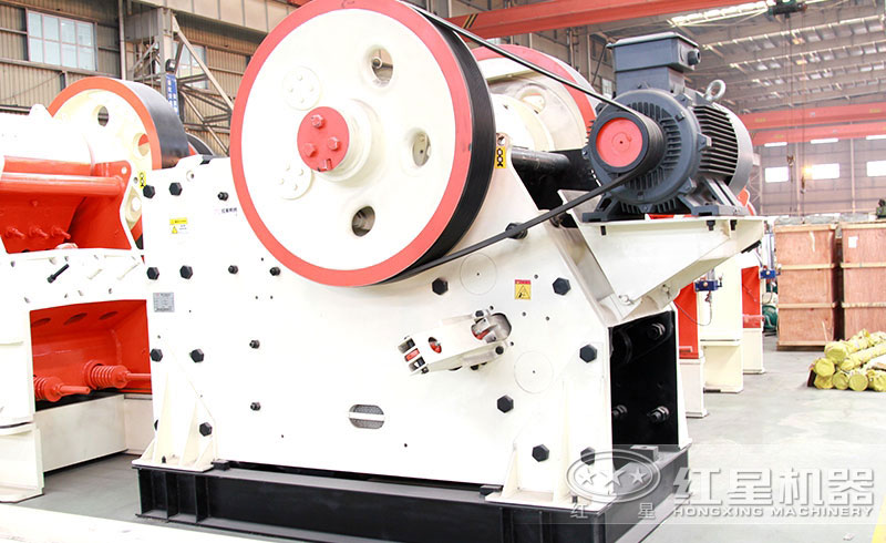 日產(chǎn)8000噸的顎式破碎機 日產(chǎn)8000噸的顎式破碎機